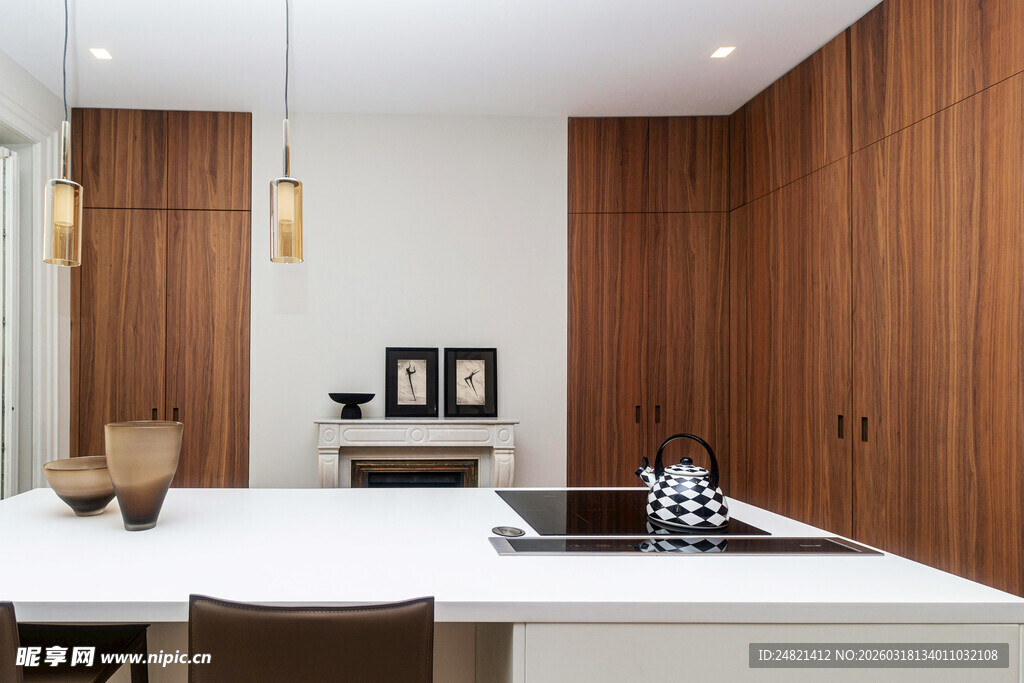 现代简约风木质厨房空间