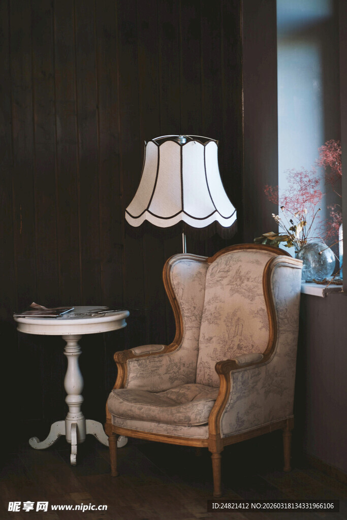 复古温馨客厅角落沙发灯具