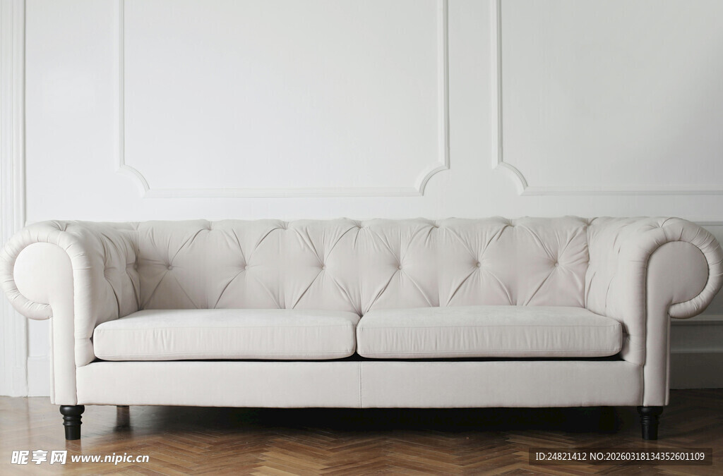 米白色复古风格沙发
