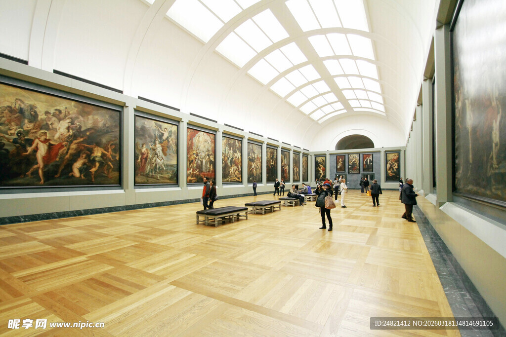 宽敞博物馆展厅内景