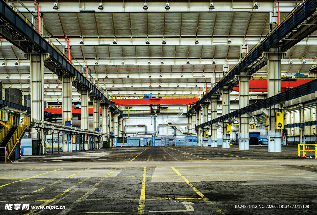 大型工业厂房内部场景