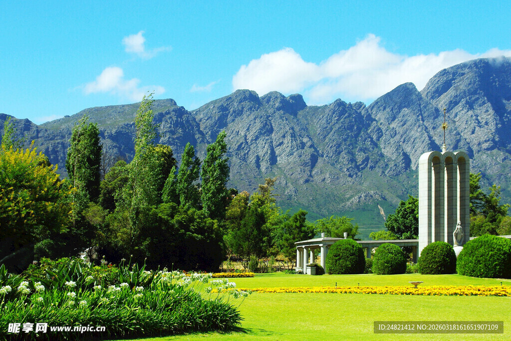 美丽户外园林与远山景观