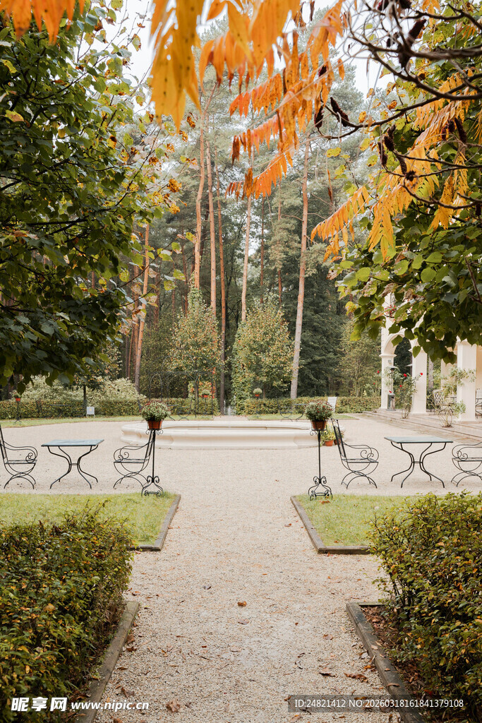 秋日园林小径美景