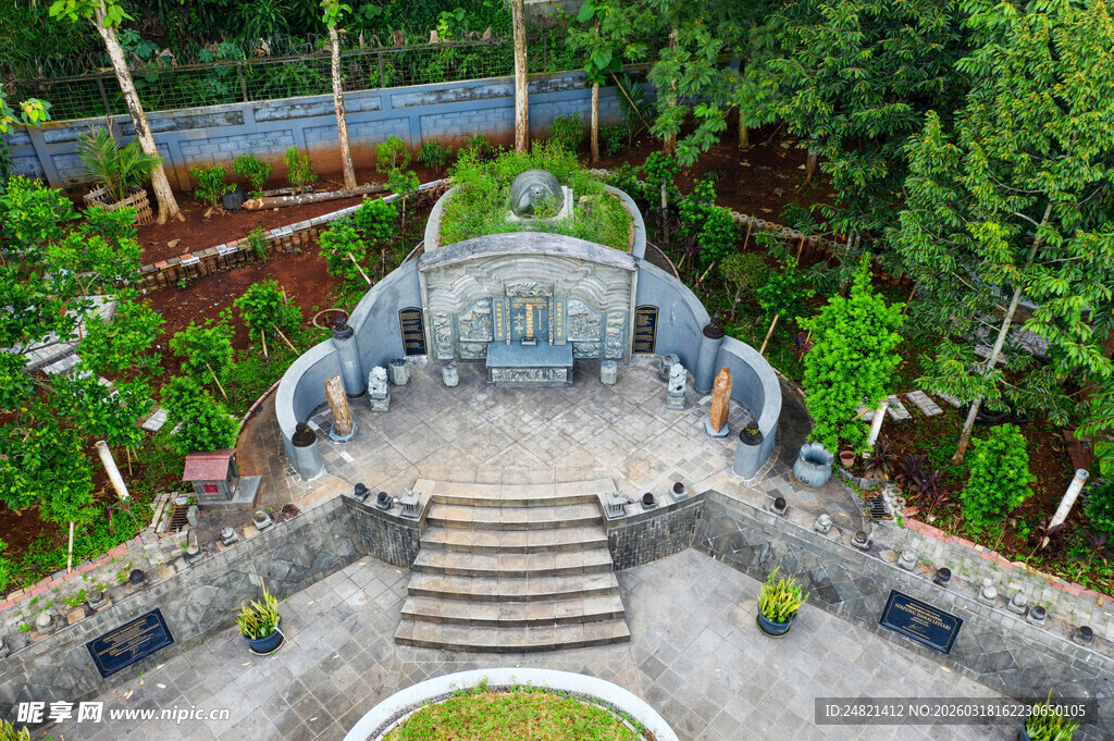 梦幻森林中的精致景观建筑