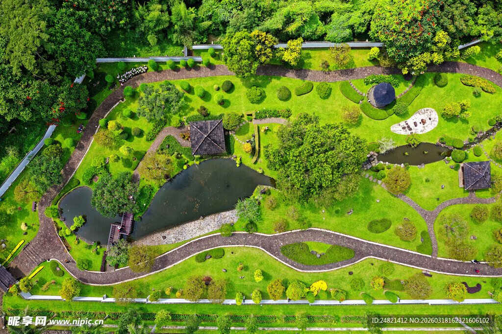 空中俯瞰美丽园林景观