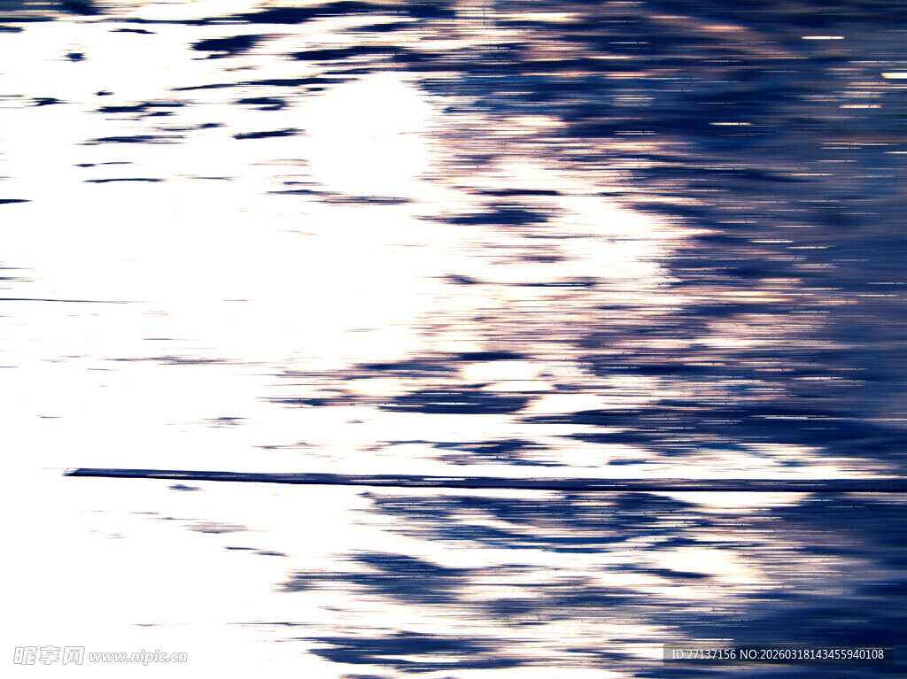 波光粼粼的水面倒影