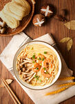 金针菇鲜虾面条