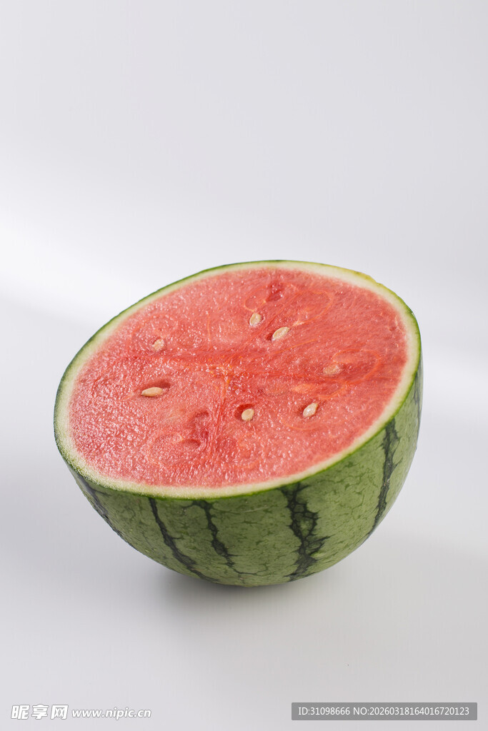 切开的新鲜西瓜