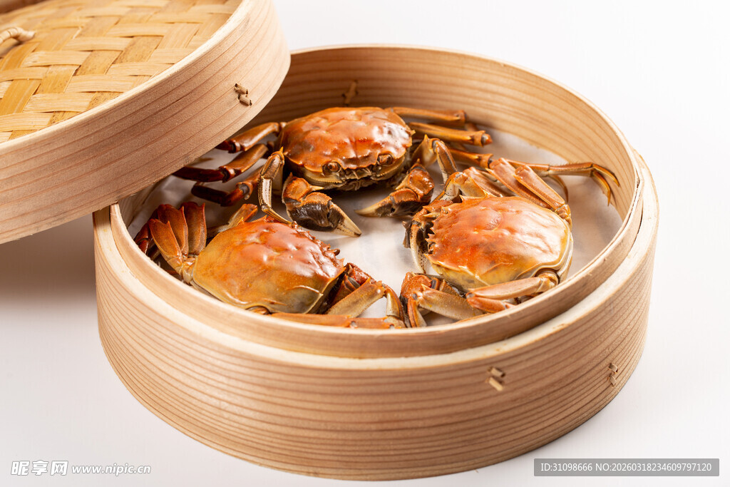 竹蒸笼里的美味大闸蟹