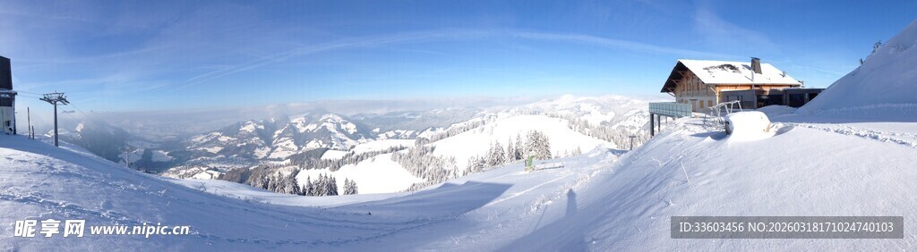 雪山景观中的小屋