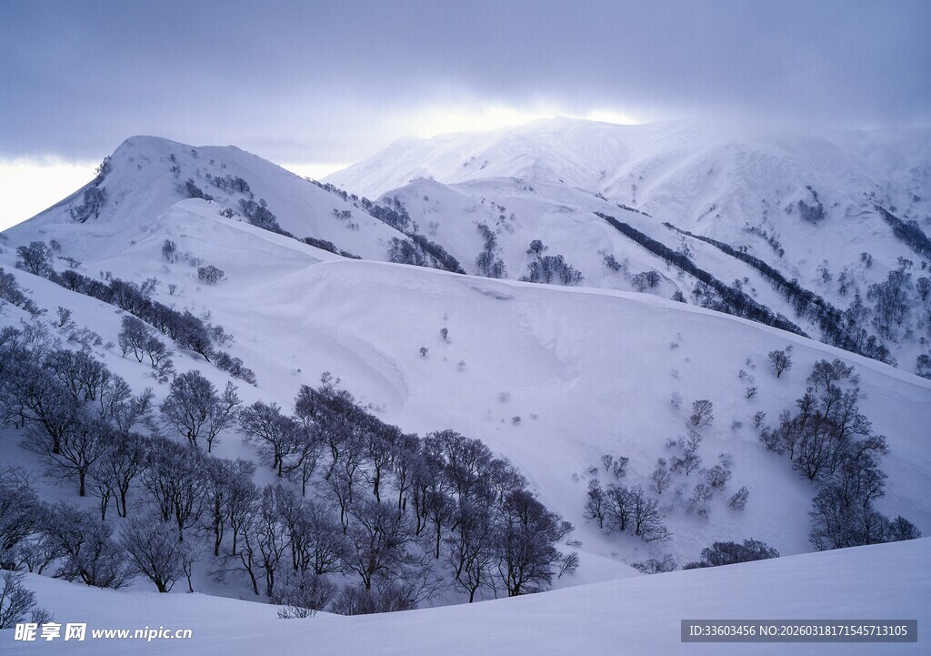 雪山壮丽景观