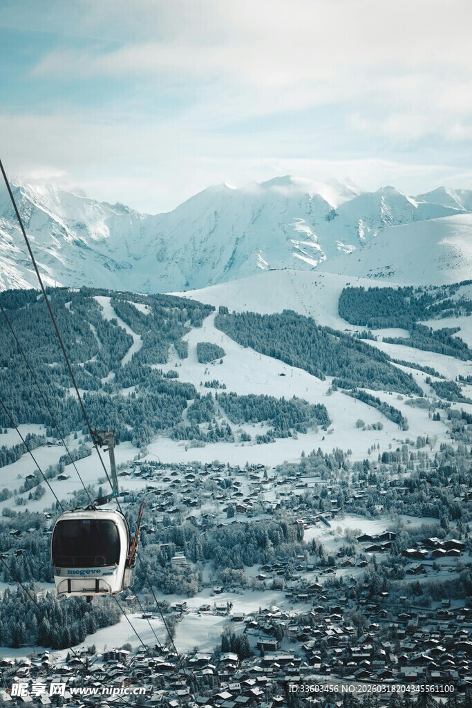 高山缆车雪景壮丽风光