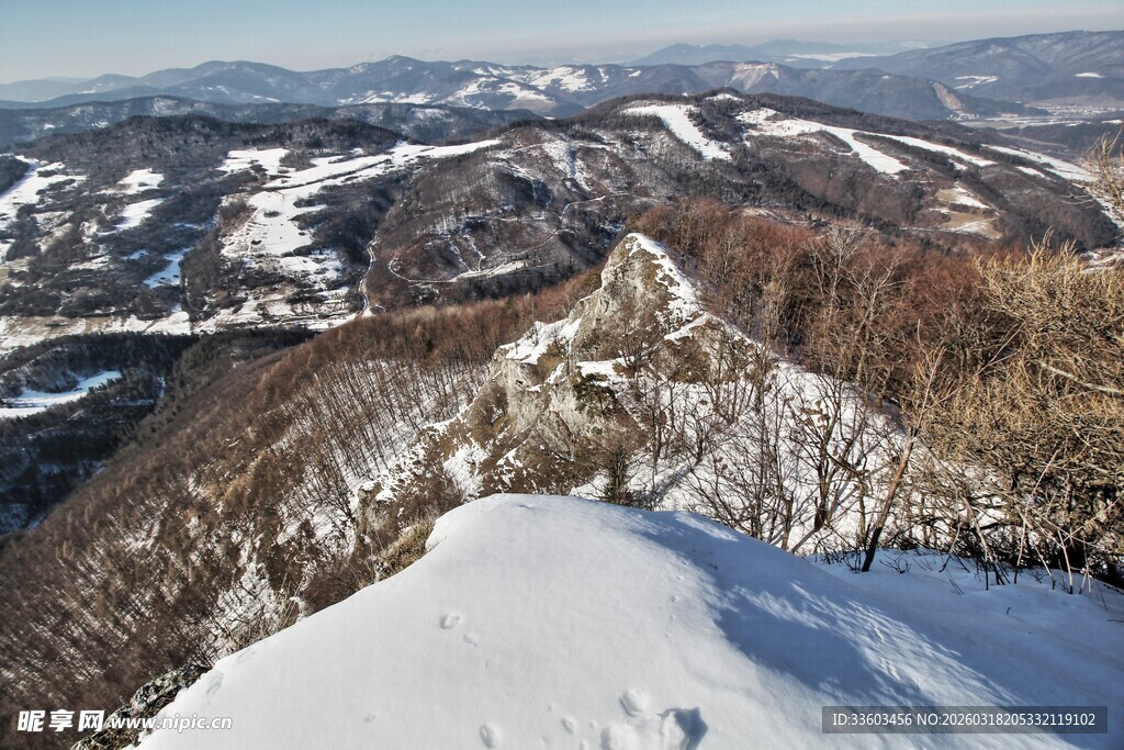 雪山之巅壮丽景致