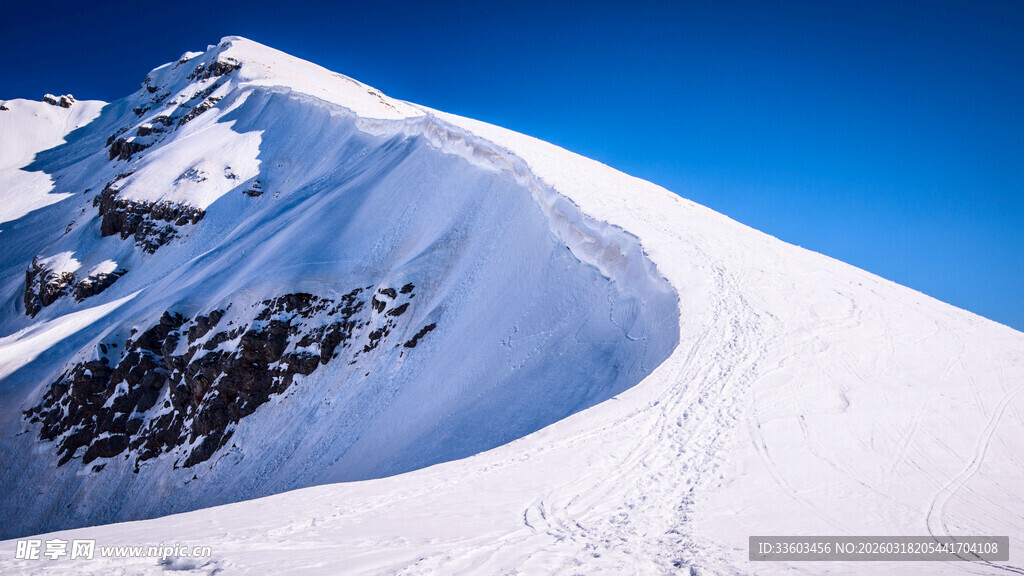 雪山壮丽景致