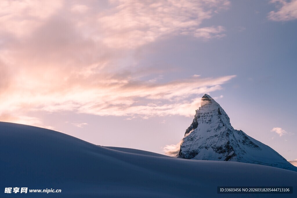 雪山之巅的壮丽美景