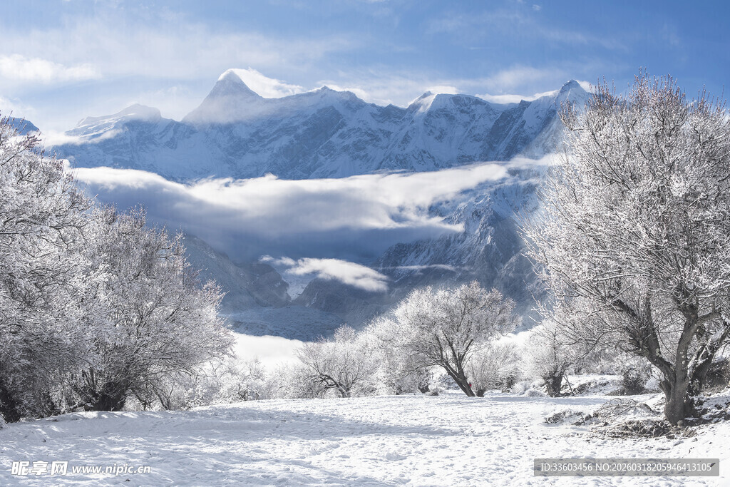 冬日雪山雪景美丽风光