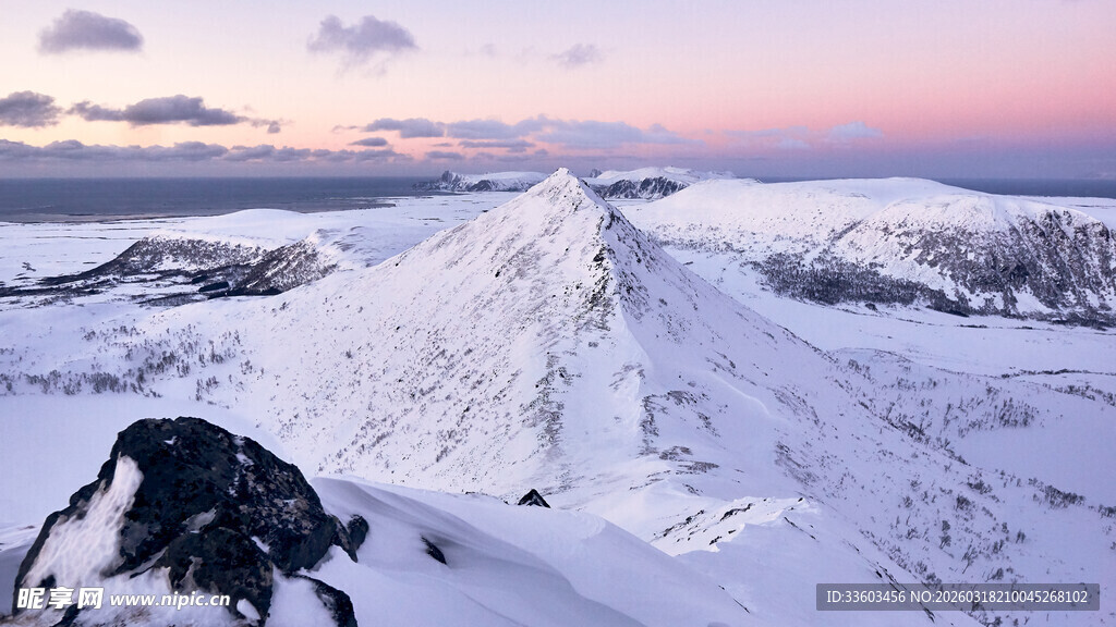 雪山壮丽美景