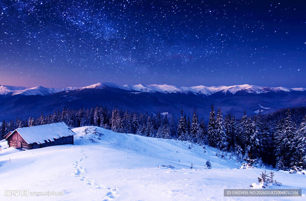雪夜山间小屋与璀璨星空