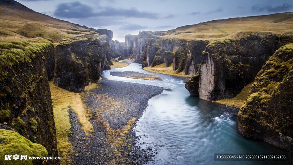 冰岛壮丽河谷河流景观
