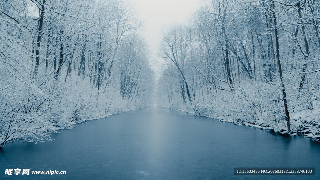 冬日冰封河道雪景图
