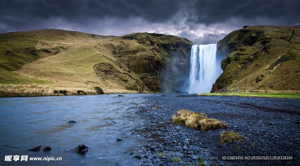 冰岛壮丽瀑布与山水景观