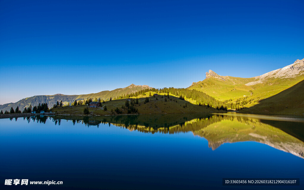 湖光山色美景倒影