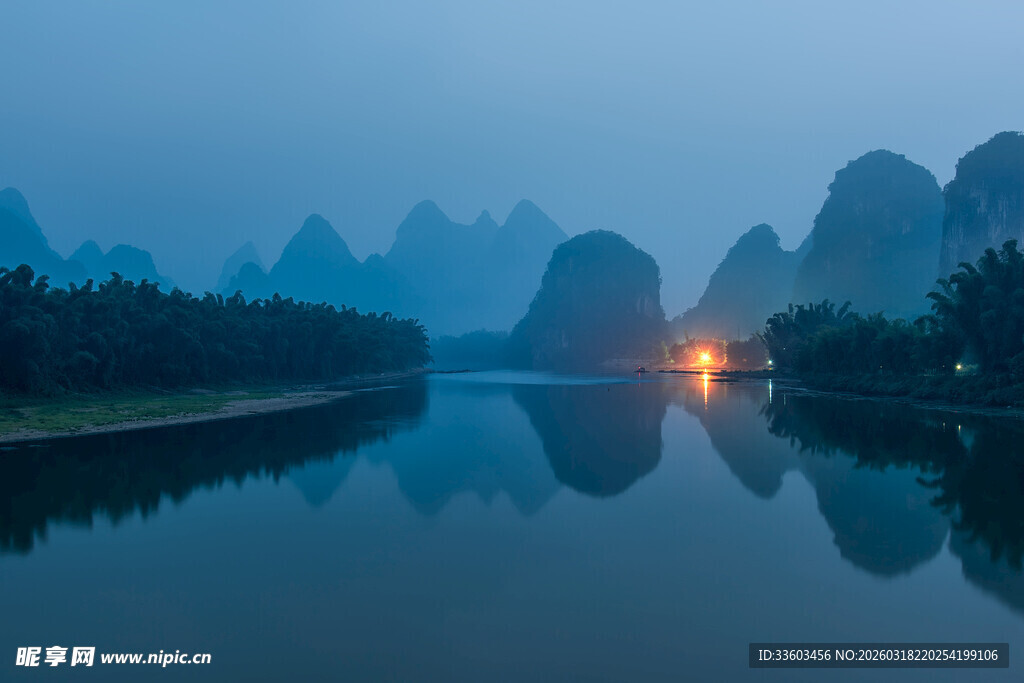 漓江晨曦山水静谧美景
