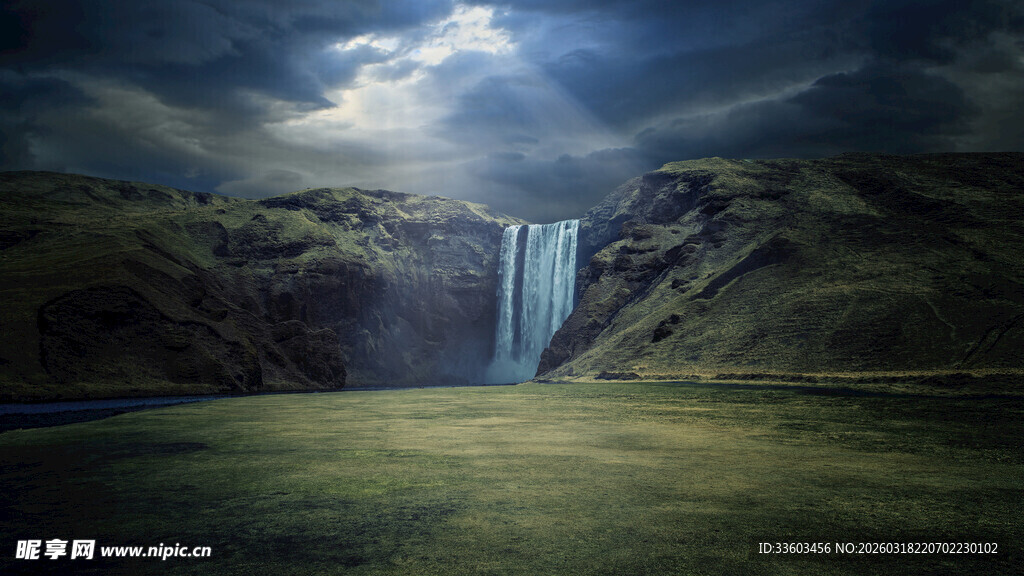壮丽草原瀑布景观