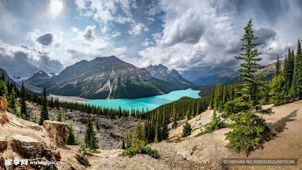 壮美山间蓝湖秀丽风光