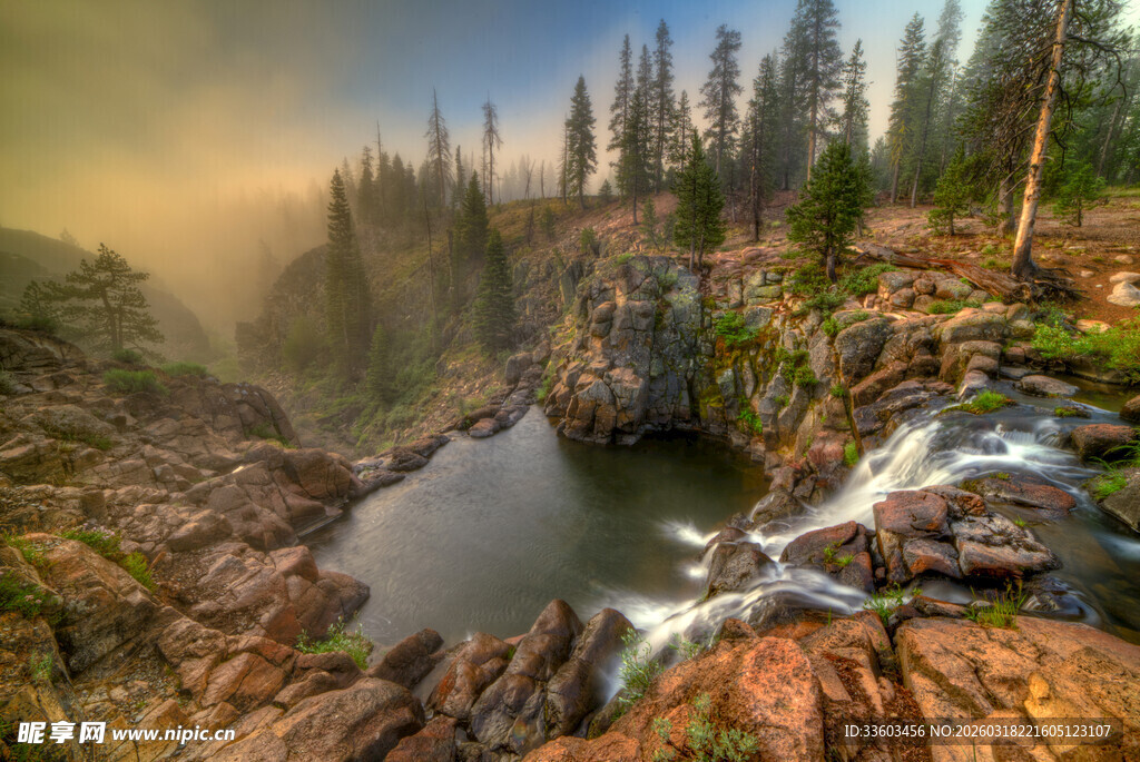 山间溪流森林壮美景观