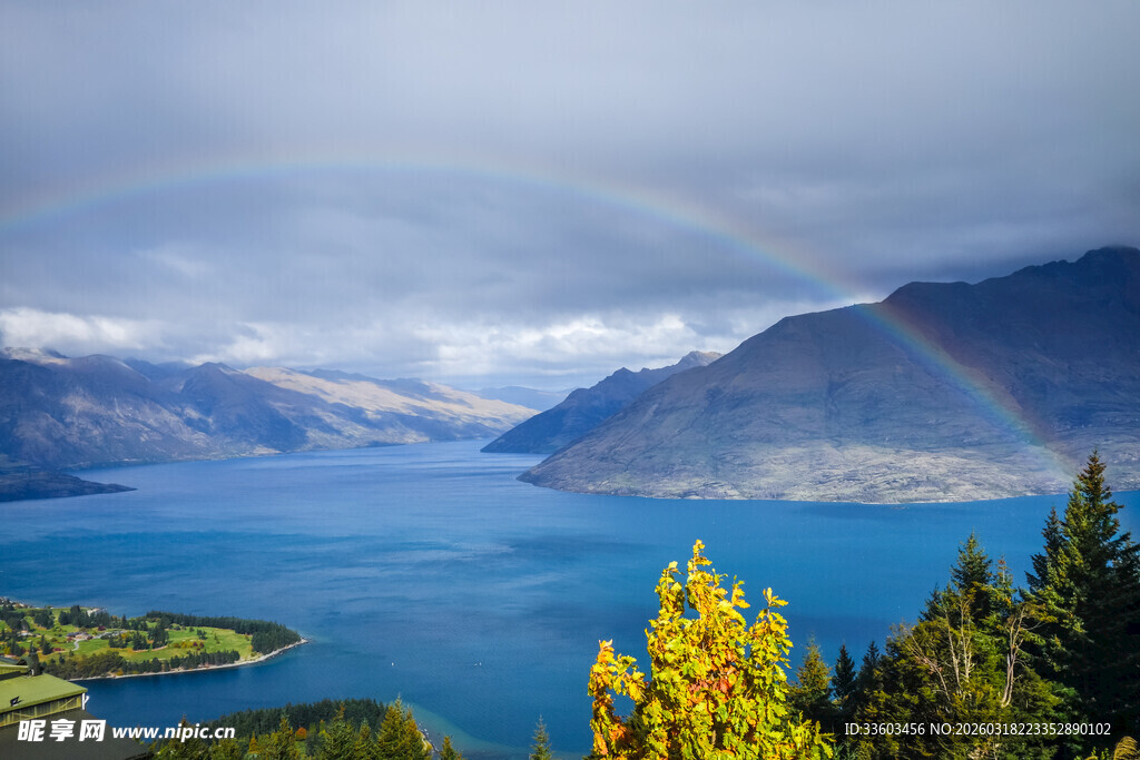 湖畔彩虹美景