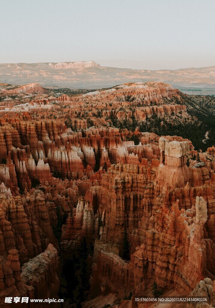 布莱斯峡谷壮丽红岩景观