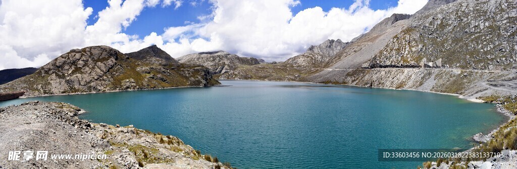 美丽高山湖泊景观