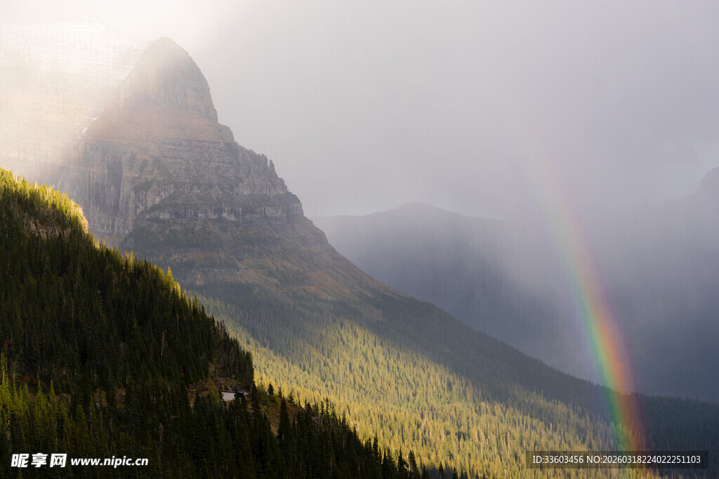 山间彩虹现