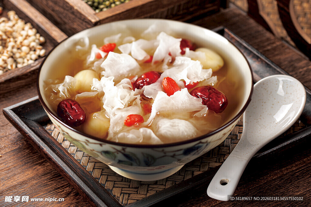 红枣银耳莲子羹