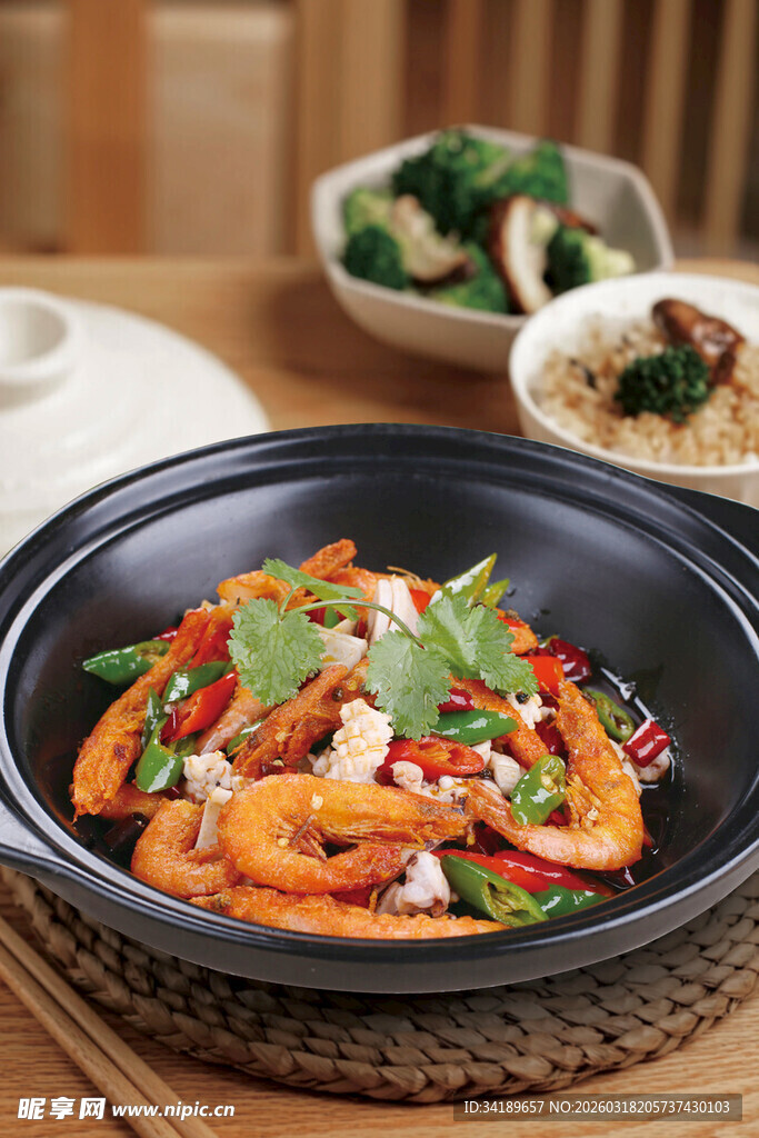 香辣鱿鱼鲜虾煲