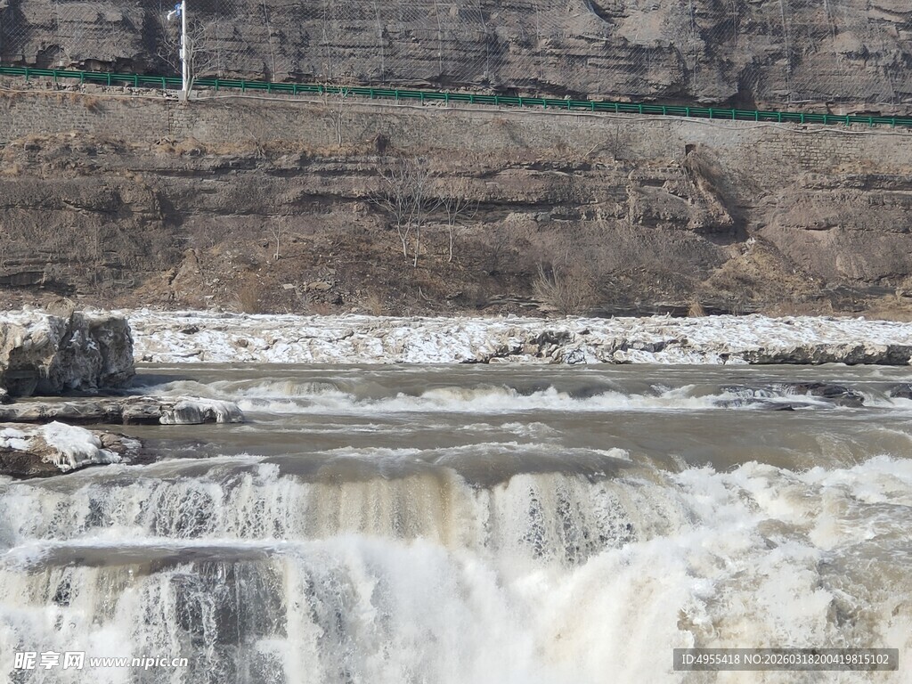 壮观黄河壶口瀑布景象