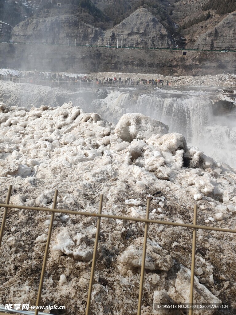 壮观的岩石瀑布景观