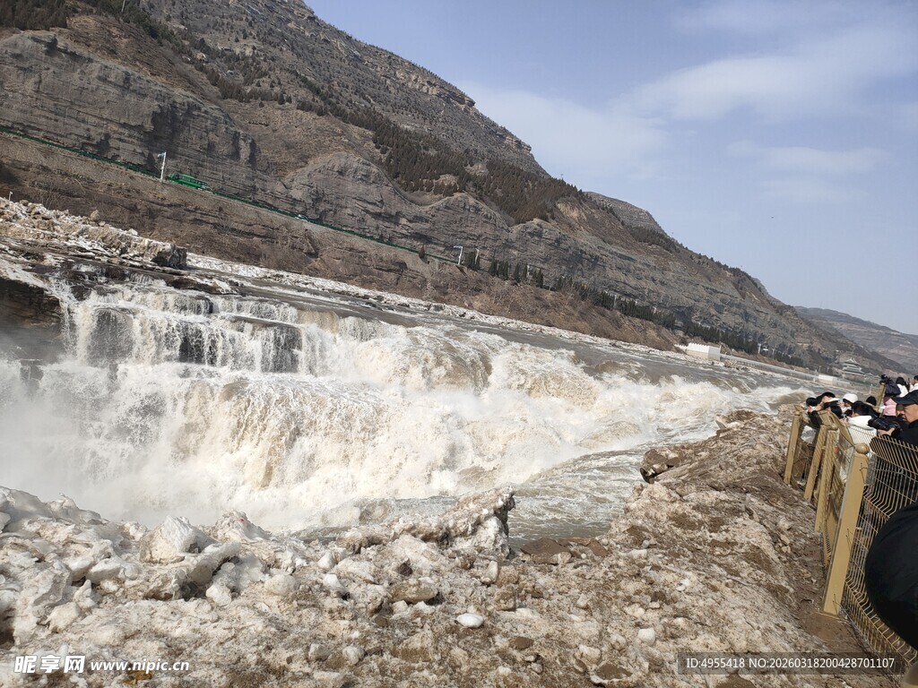 黄河壶口瀑布壮观景象