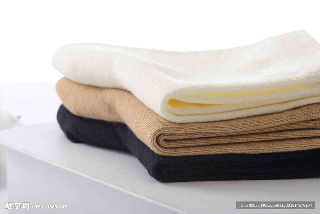 叠放的多彩袜子