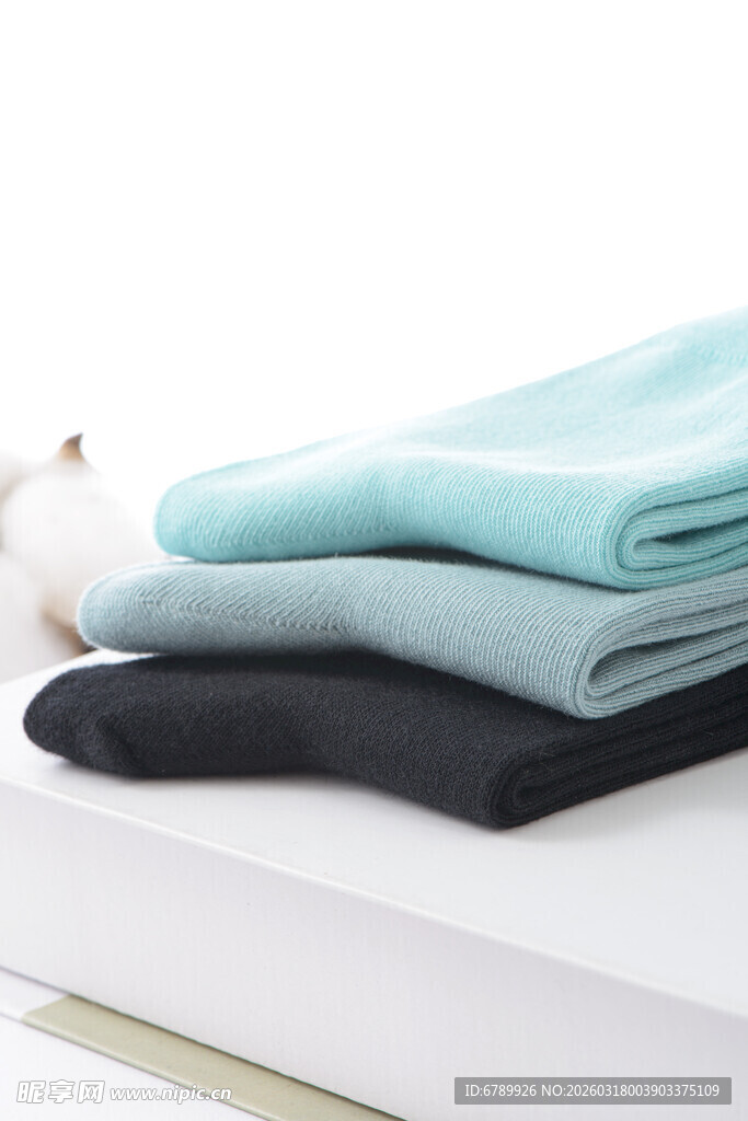 叠放的多彩棉袜