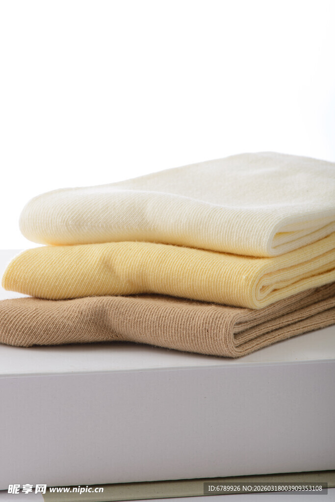 叠放的多彩棉袜