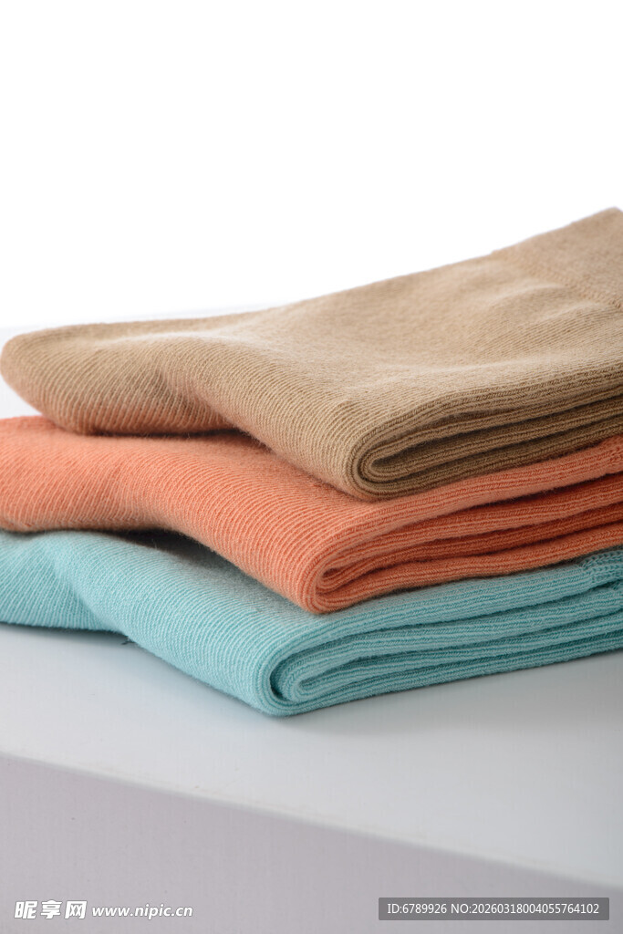 三色叠放的棉袜