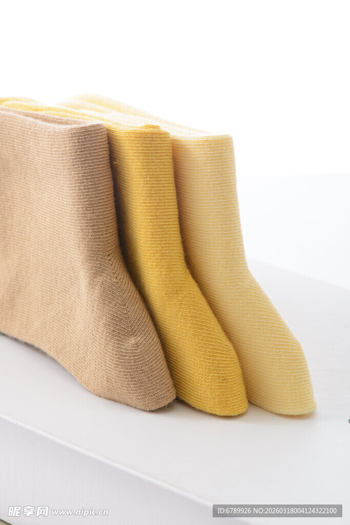 三双简约短袜展示