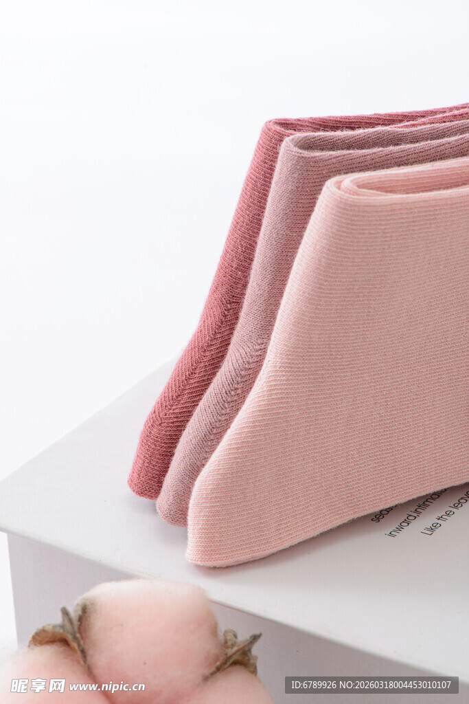 粉色短袜堆叠展示