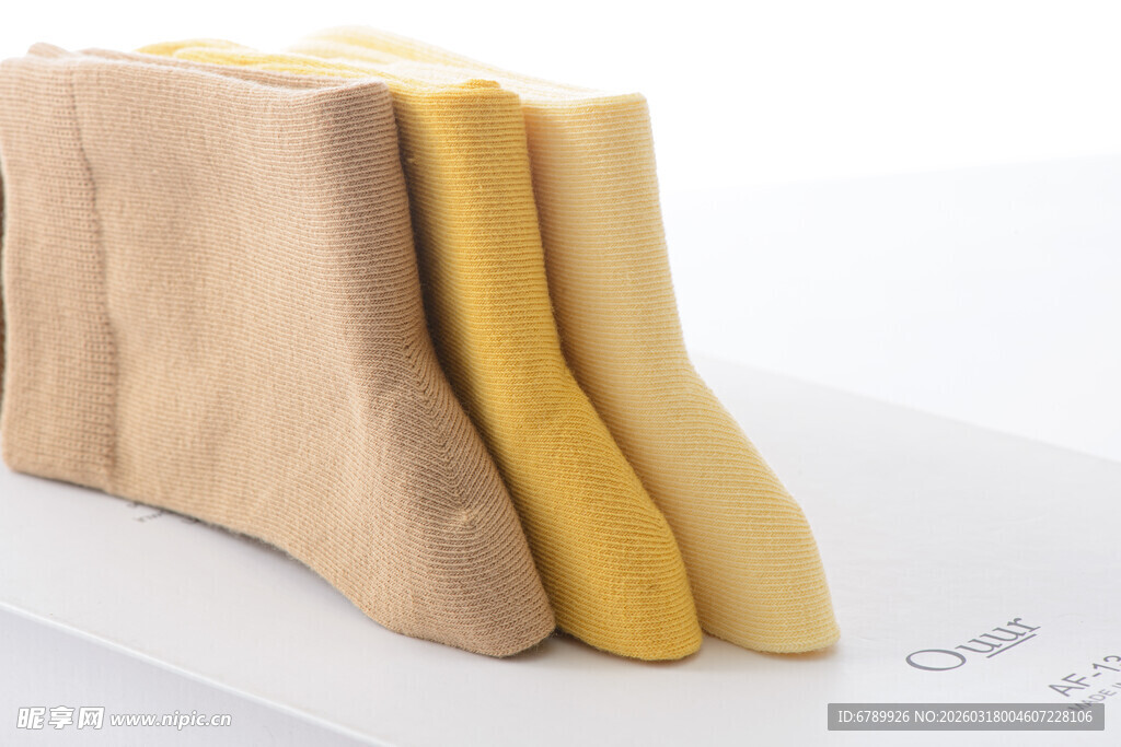 三双简约纯色短袜展示