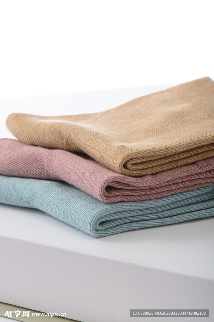 叠放的多彩柔软棉袜