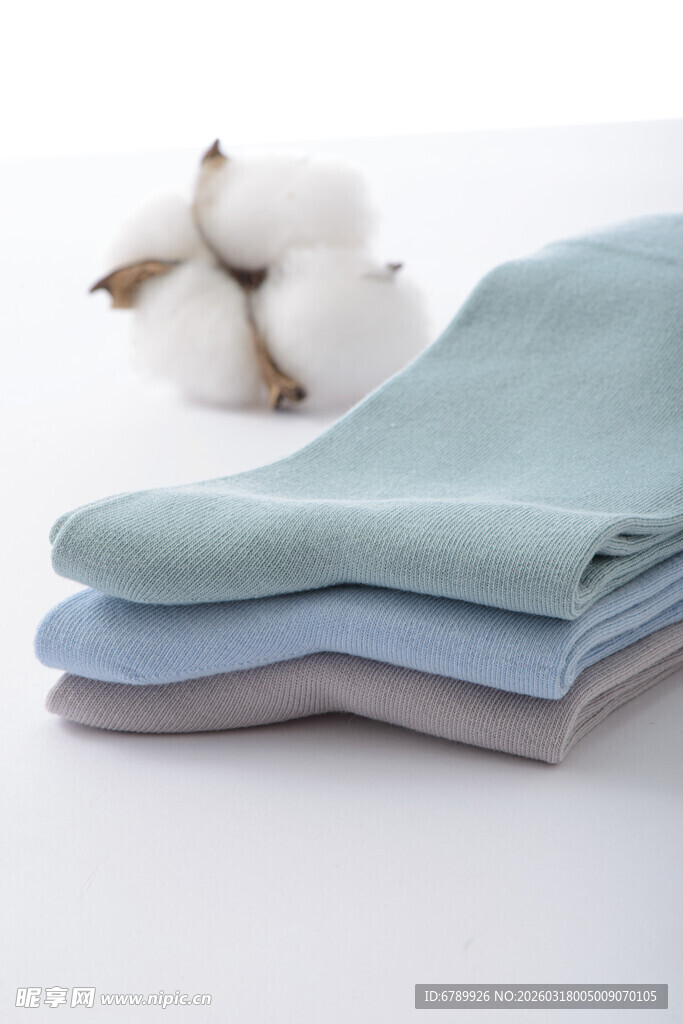 叠放的多彩棉袜