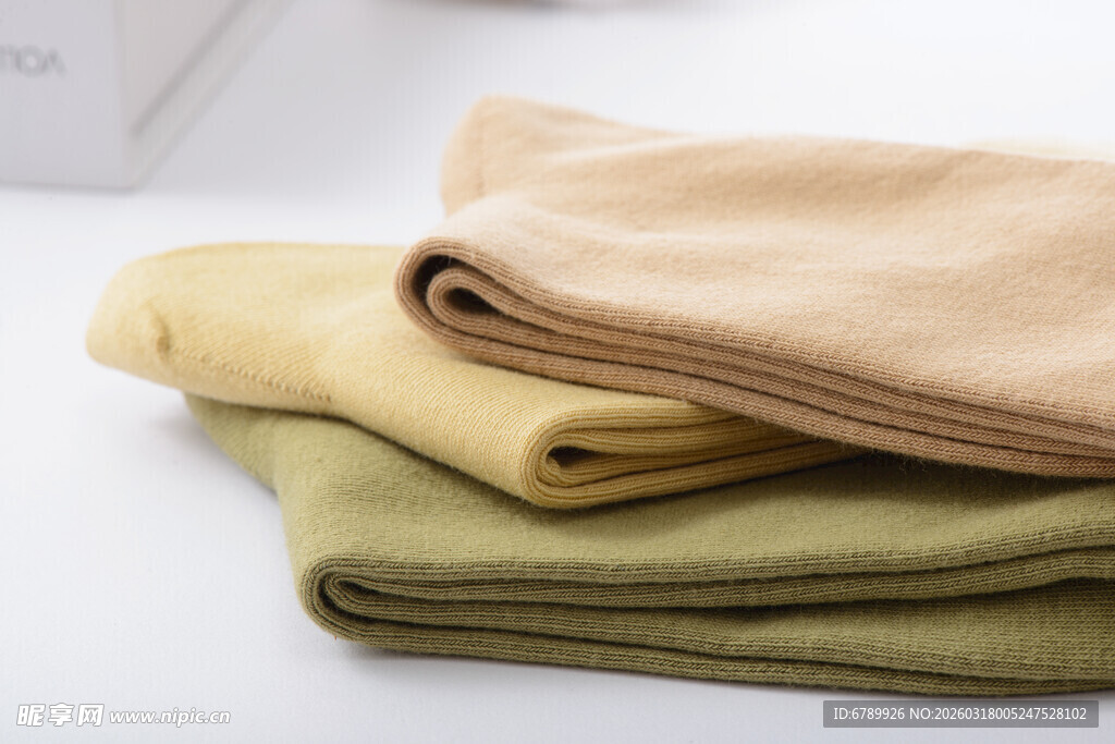 叠放的多彩棉袜