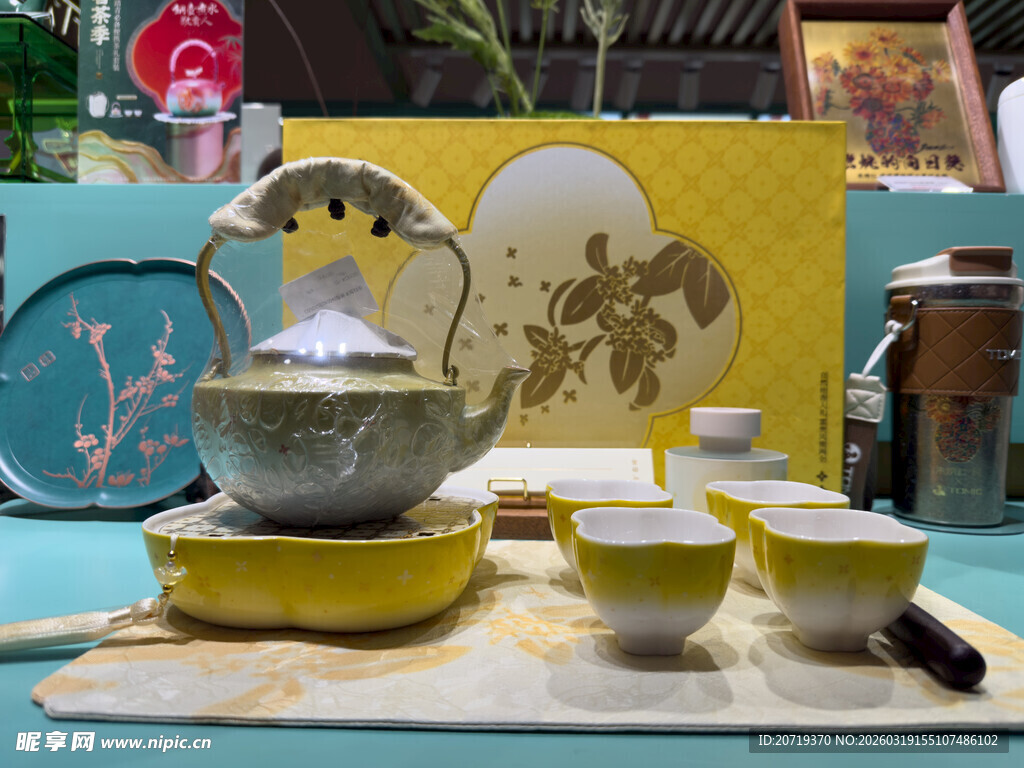 中式茶具展示